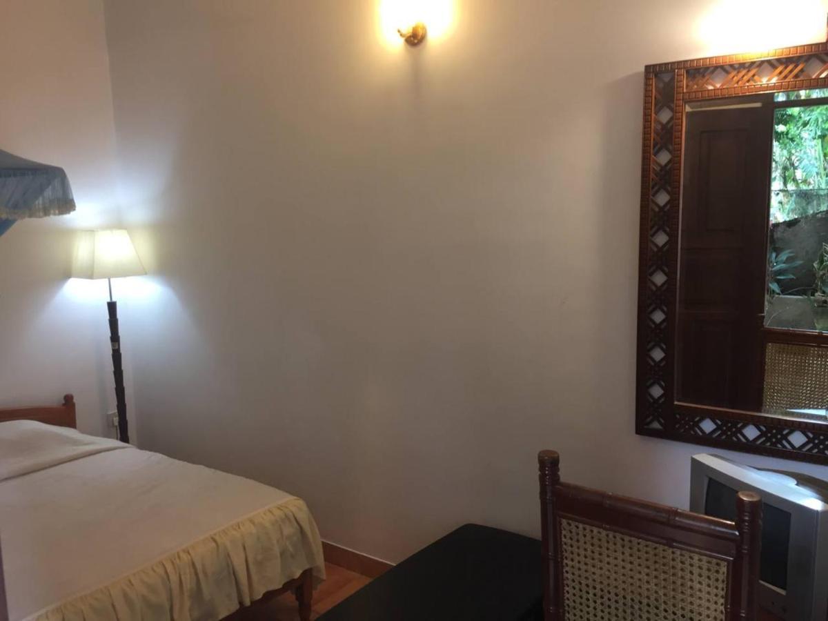 Hotel Shalini Анурадхапура Экстерьер фото