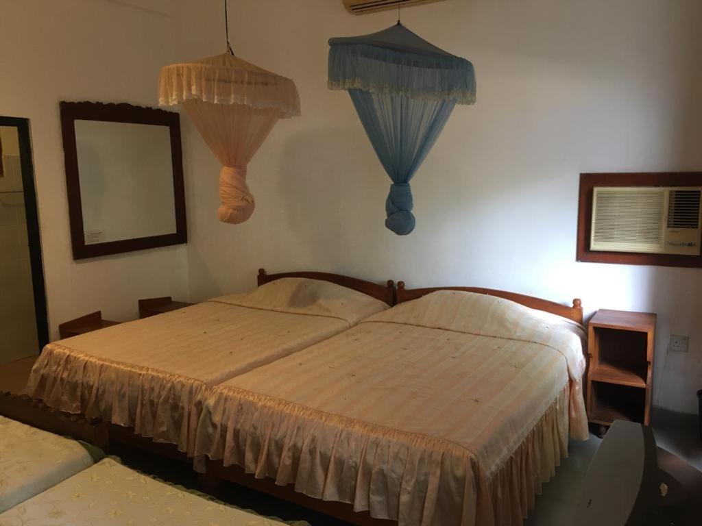 Hotel Shalini Анурадхапура Экстерьер фото